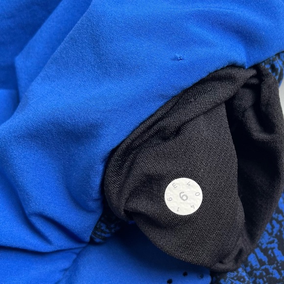 Lululemon Women’s Blue / Black Hit It Short (3 1/2") - Picture 4 of 4